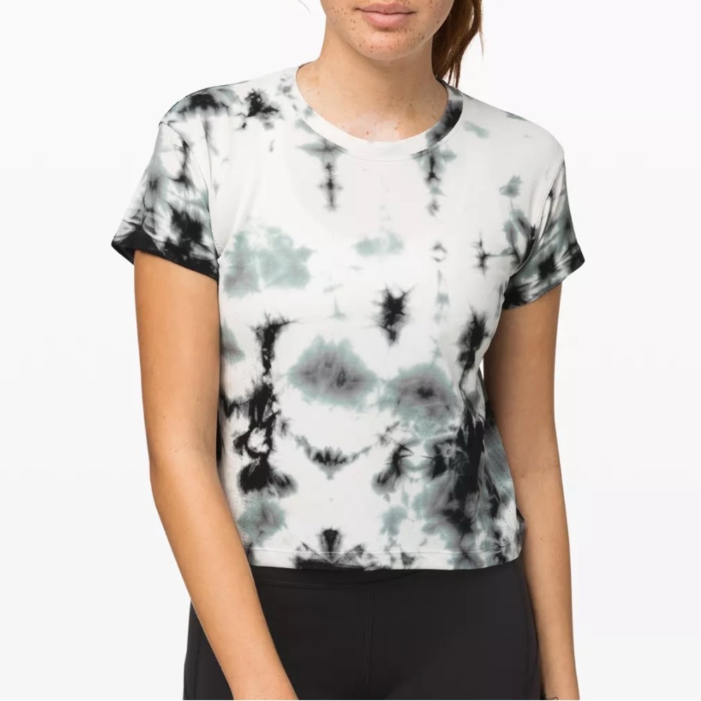 Lululemon Train to Be Short Sleeve/small -LW-S01